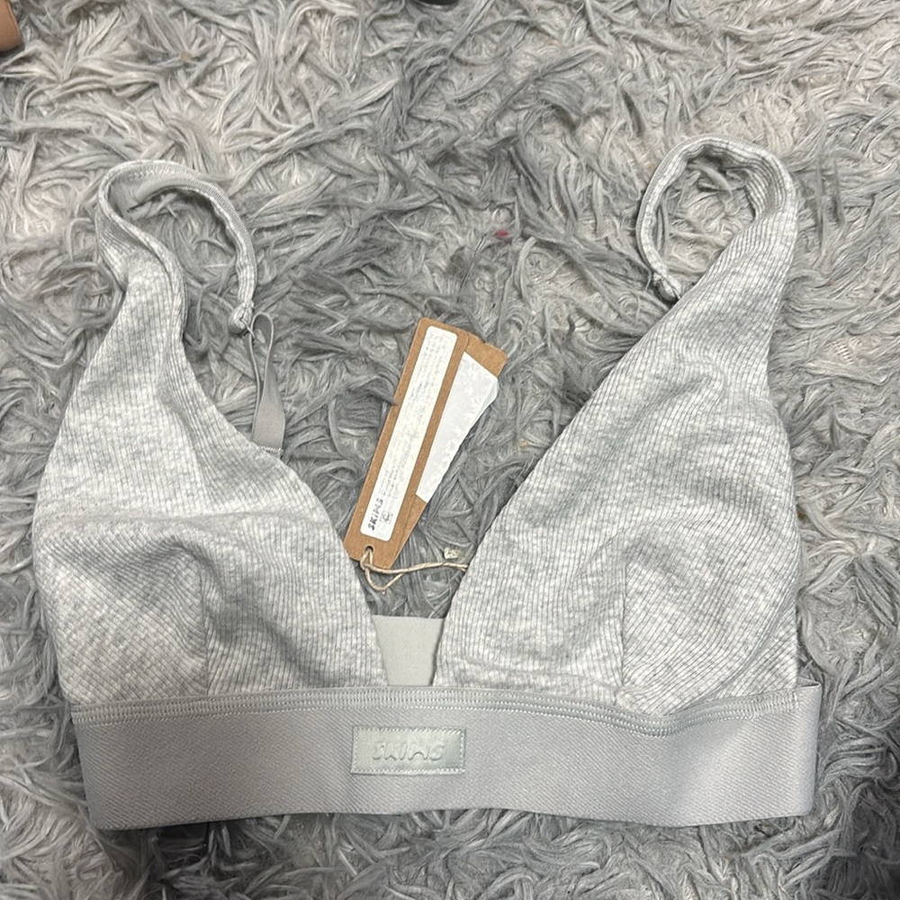 Skims Light Heather Gray bra NWT - Picture 2 of 3